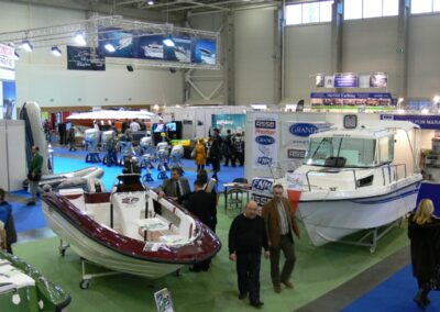 A Hanex területe a Budapest Boat kiállításon. Saját gyártású ZF üvegszálas hajó és Sió 540 kabinos kishajónk.